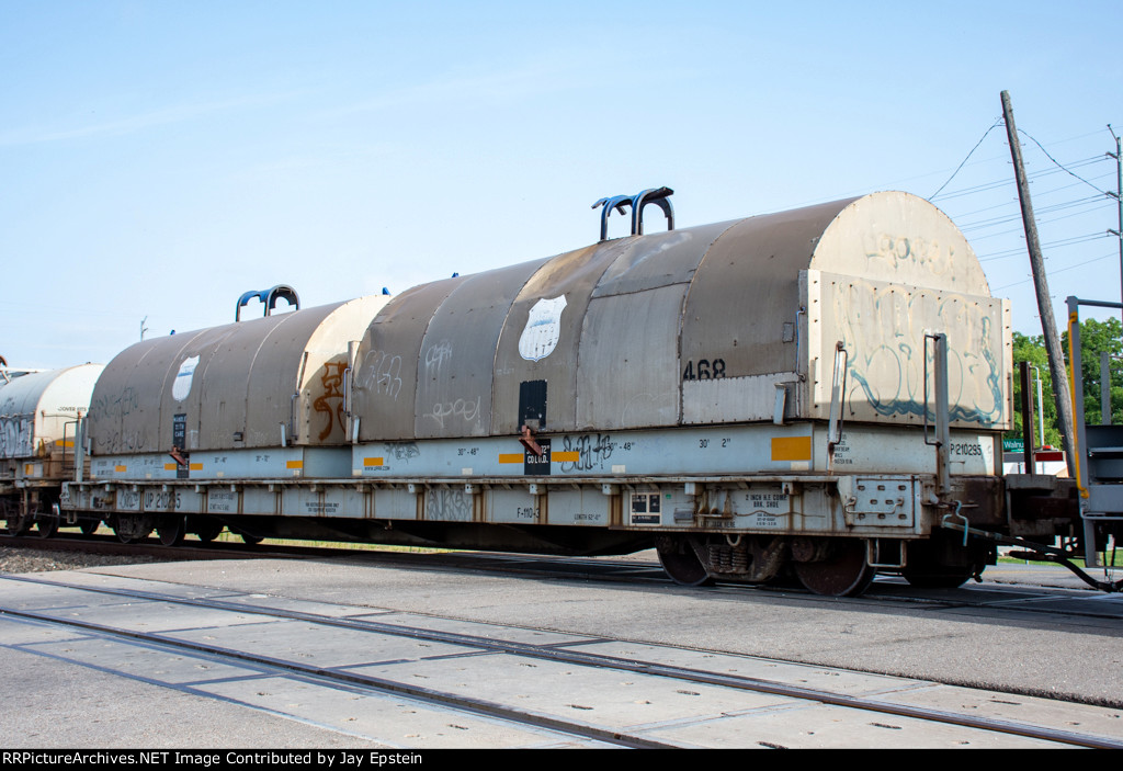 An older coil car heads east through Rosenberg